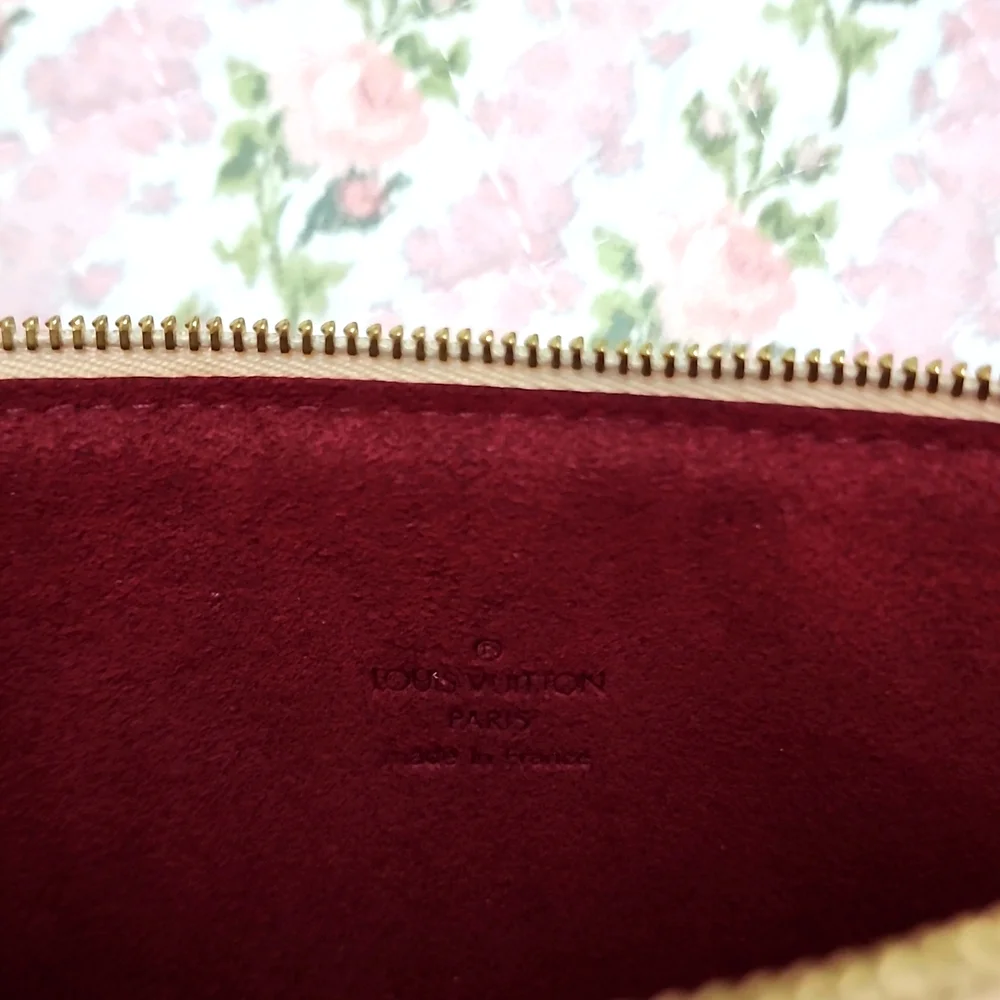 💎 Louis Vuitton White Takashi Murakami Multicolor Iconic Monogram Pochette Bag - Picture 16 of 17